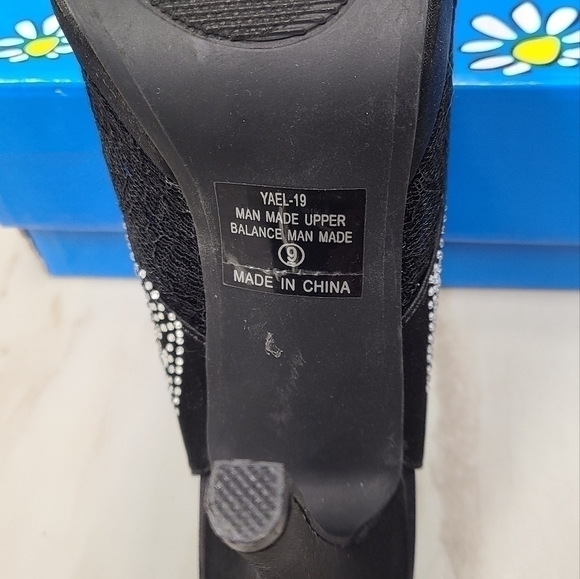 Black Lace With Rhinestones Party Heel - Like New With Box! Size 9 - Picture 5 of 6